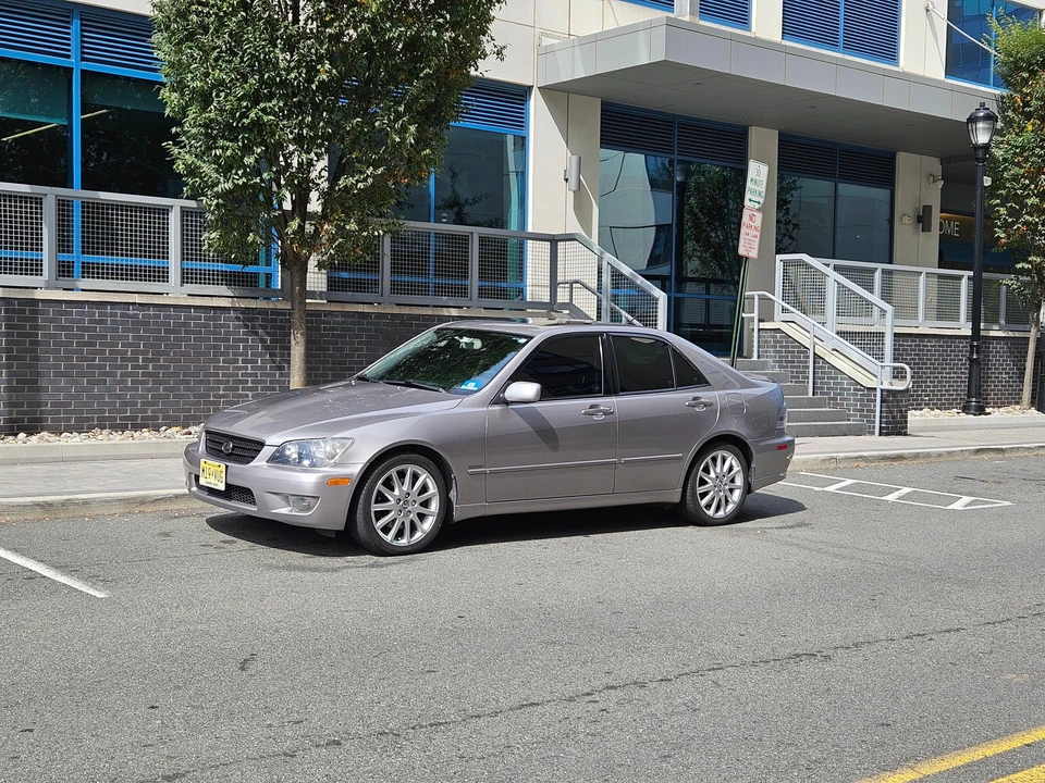 2003 Lexus IS 1st Gen - Image 9 of 31