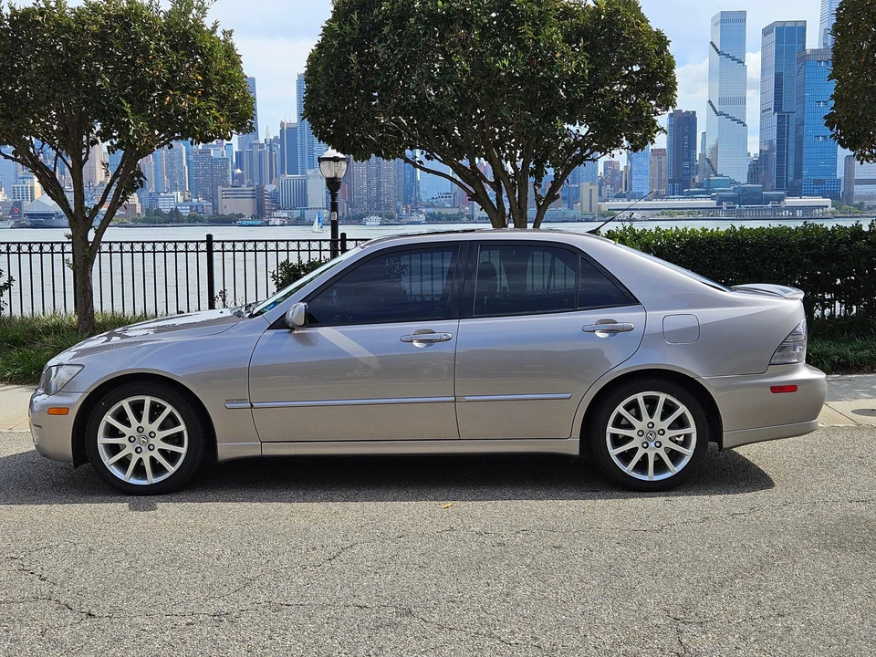 2003 Lexus IS 1st Gen - Image 10 of 31
