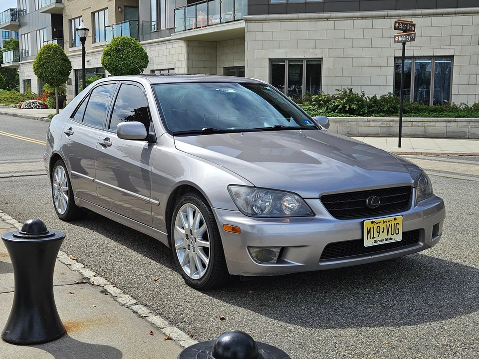 2003 Lexus IS 1st Gen - Image 21 of 31