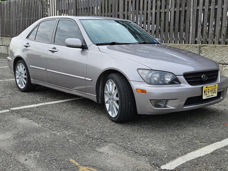 2003 Lexus IS 1st Gen - Image 19 of 31