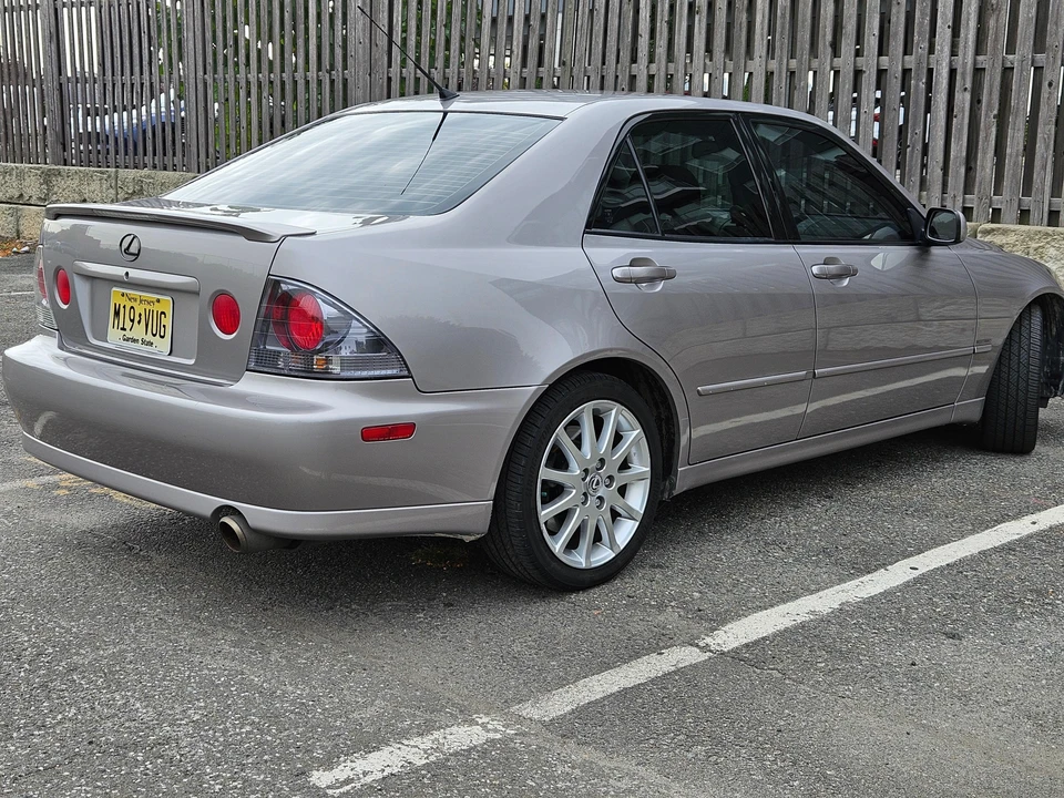 2003 Lexus IS 1st Gen - Image 17 of 31