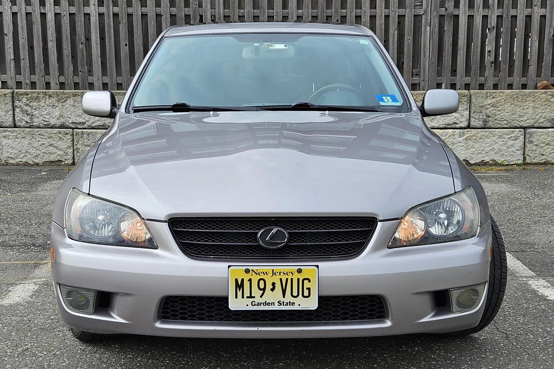 2003 Lexus IS 1st Gen - Image 2 of 31