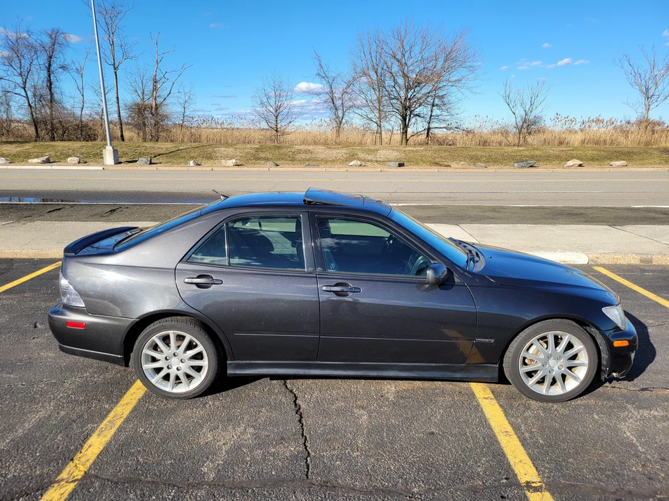 2003 Lexus IS 1st Gen - Image 18 of 31