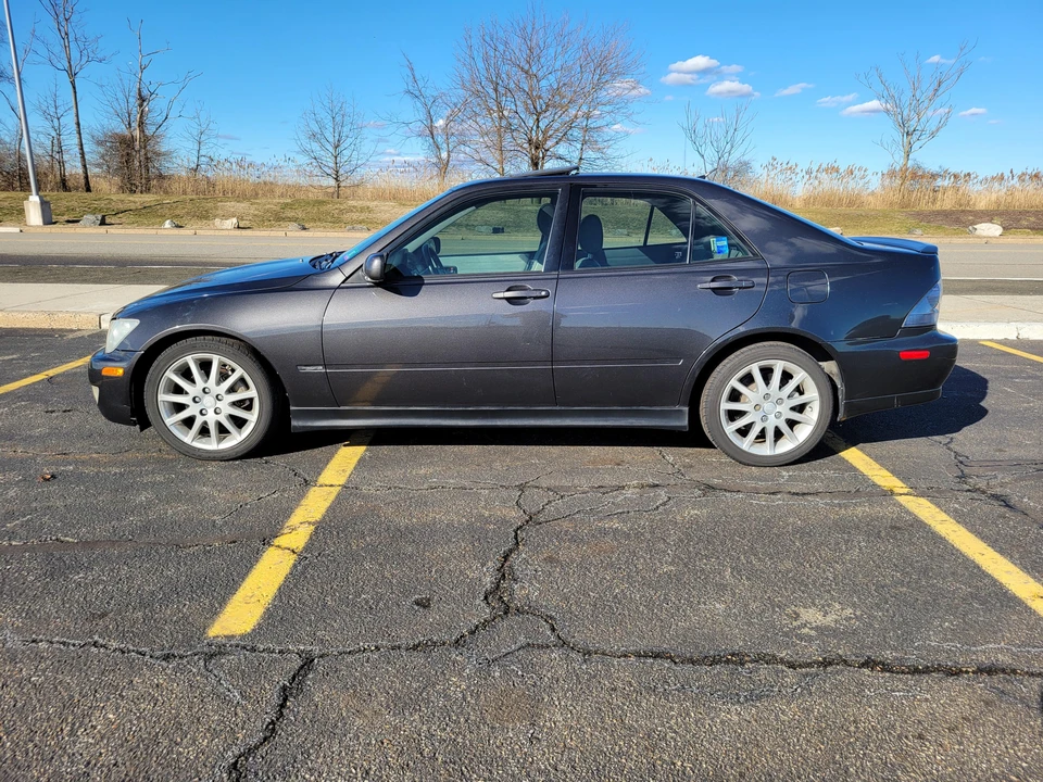 2003 Lexus IS 1st Gen - Image 10 of 31