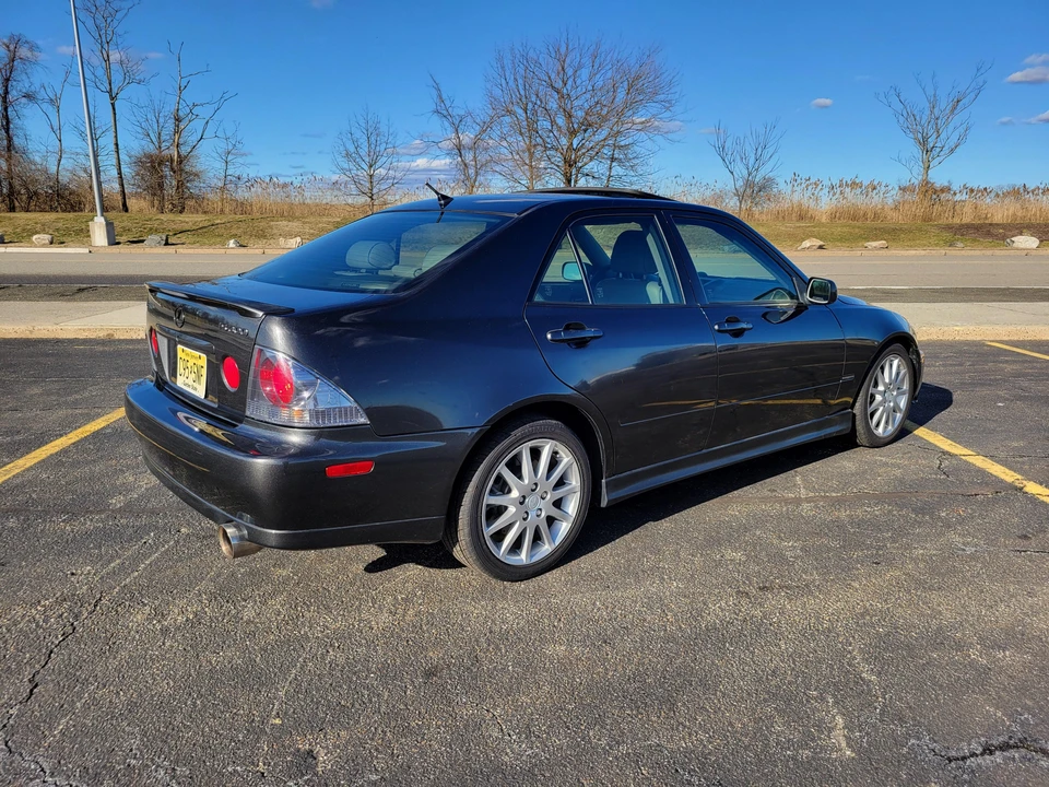 2003 Lexus IS 1st Gen - Image 16 of 31