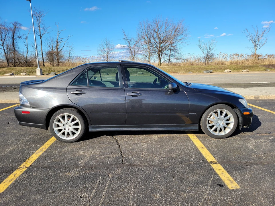 2003 Lexus IS 1st Gen - Image 19 of 31