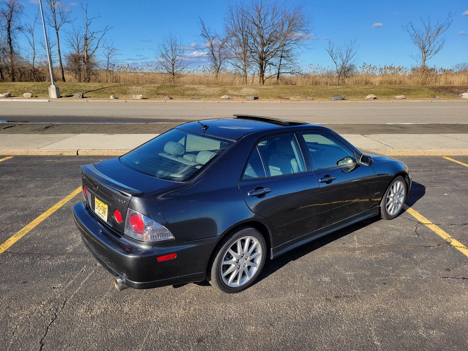 2003 Lexus IS 1st Gen - Image 15 of 31