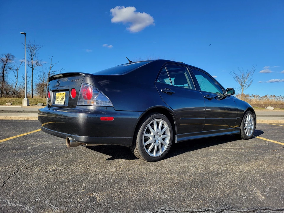 2003 Lexus IS 1st Gen - Image 17 of 31