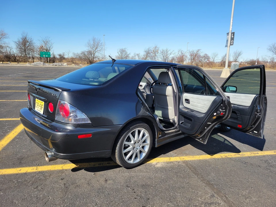 2003 Lexus IS 1st Gen - Image 23 of 31