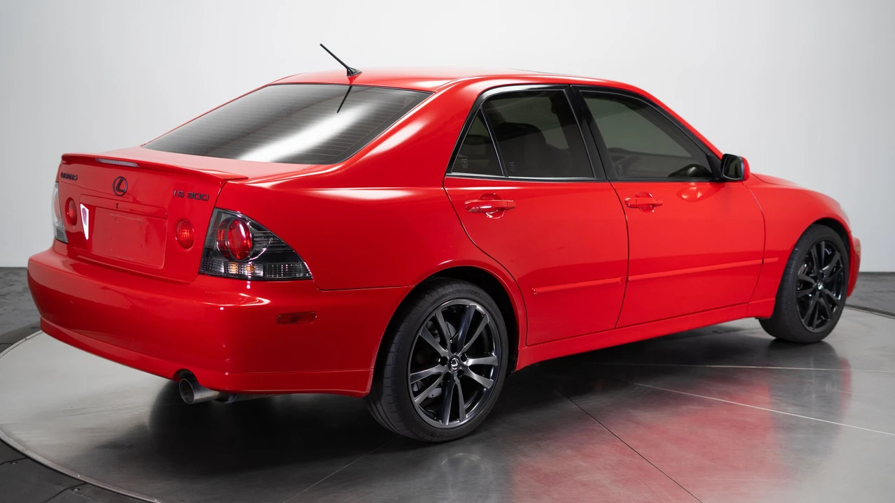 2003 Lexus IS 1st Gen - Image 15 of 31