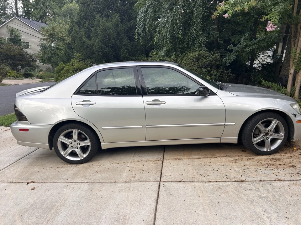 2003 Lexus IS 1st Gen - Image 2 of 10