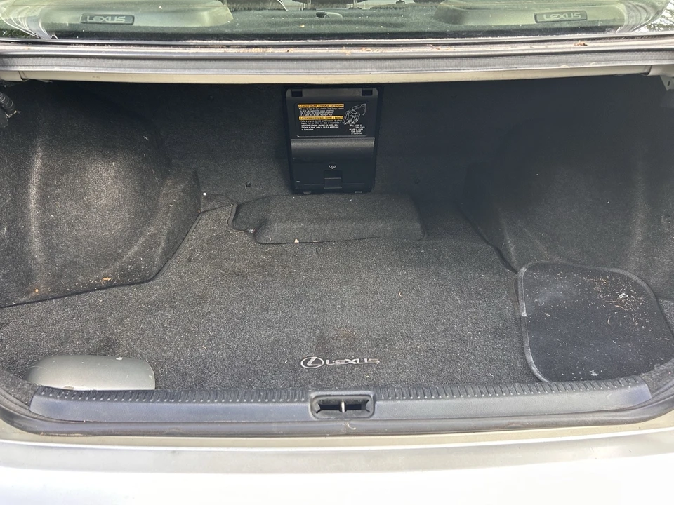 2003 Lexus IS 1st Gen - Image 9 of 10
