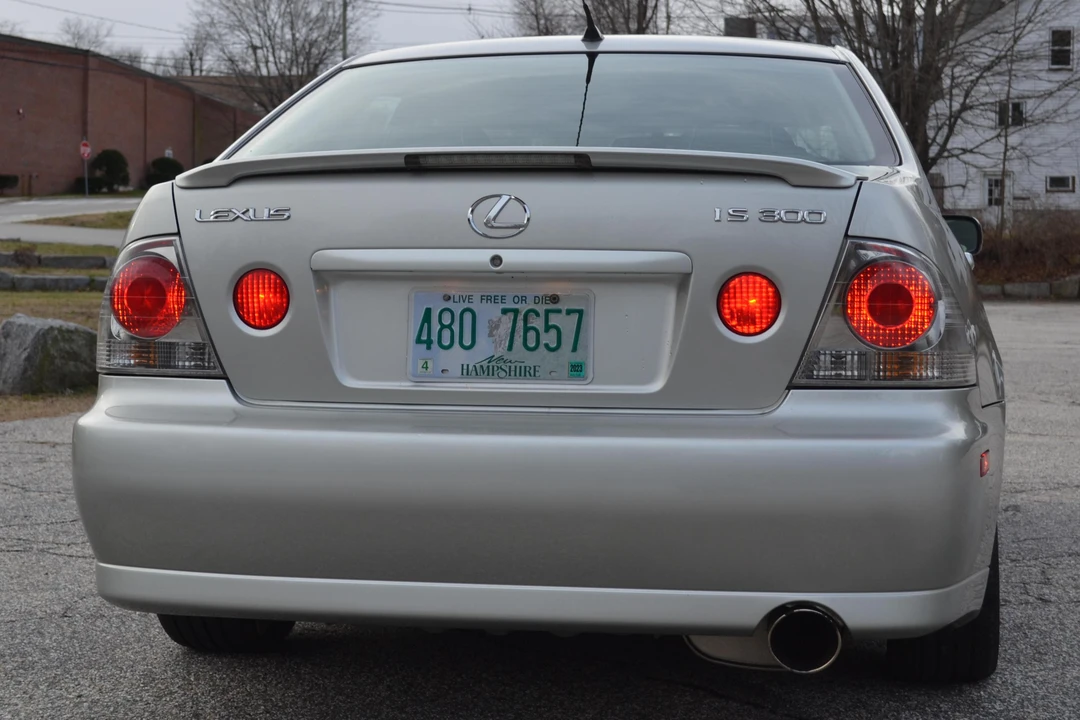 2003 Lexus IS 1st Gen - Image 9 of 17