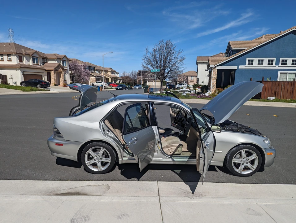 2003 Lexus IS 1st Gen - Image 18 of 31