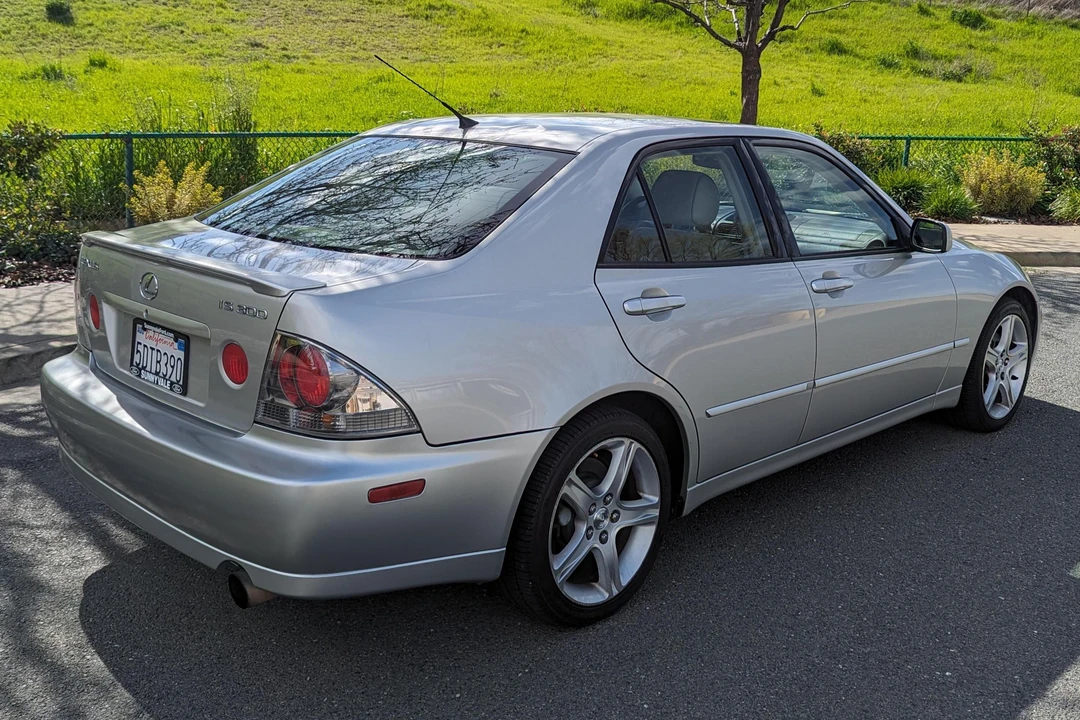 2003 Lexus IS 1st Gen - Image 4 of 31
