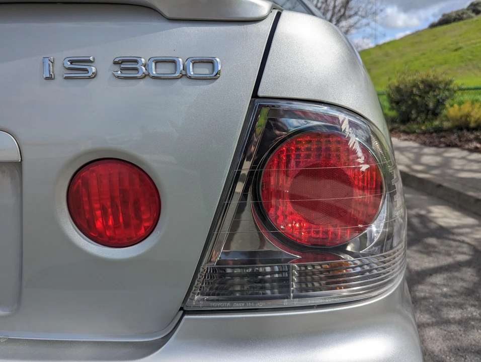 2003 Lexus IS 1st Gen - Image 26 of 31