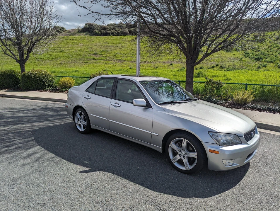 2003 Lexus IS 1st Gen - Image 12 of 31