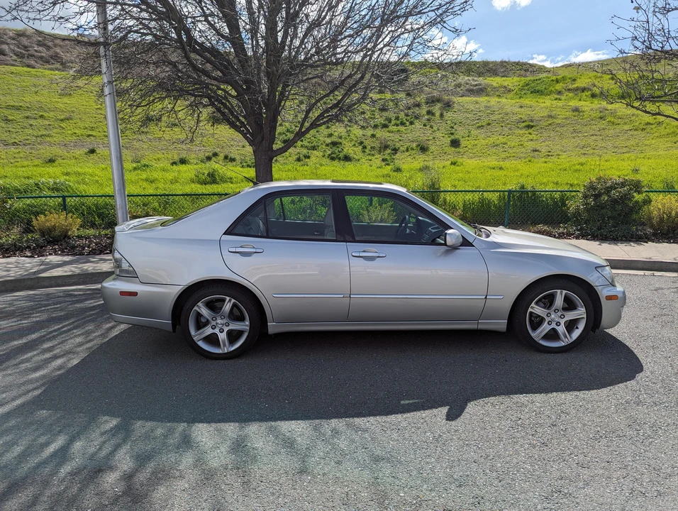 2003 Lexus IS 1st Gen - Image 11 of 31