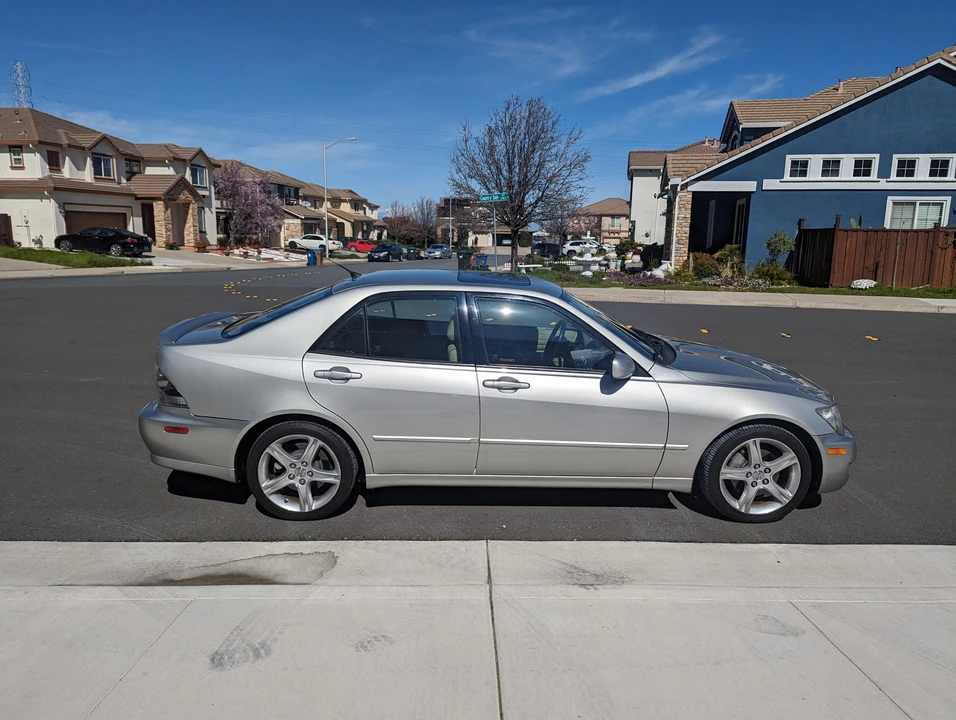 2003 Lexus IS 1st Gen - Image 10 of 31