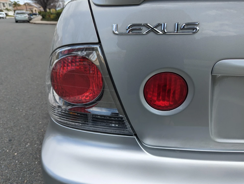 2003 Lexus IS 1st Gen - Image 25 of 31