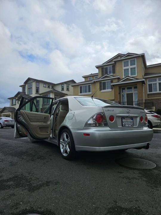 2003 Lexus IS 1st Gen - Image 16 of 31