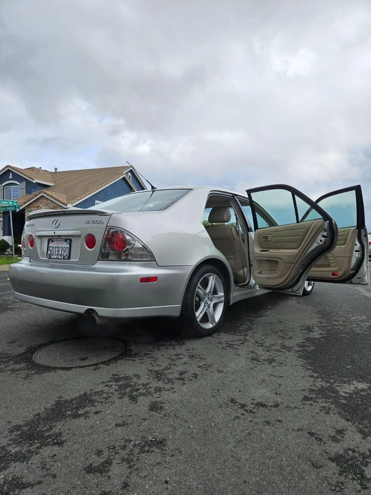 2003 Lexus IS 1st Gen - Image 17 of 31