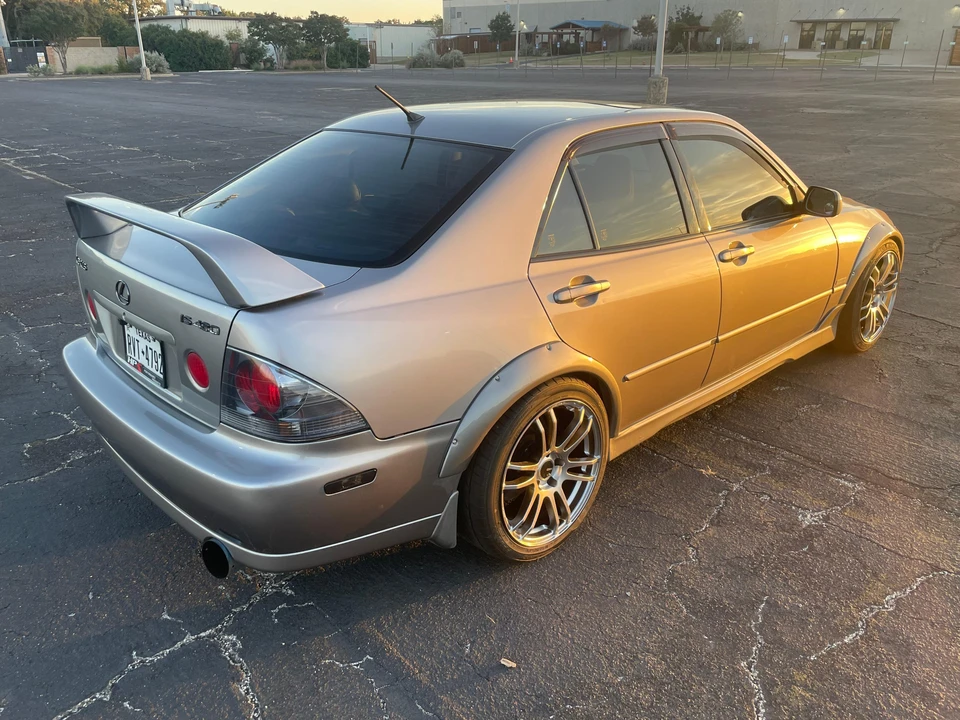 2003 Lexus IS 1st Gen - Image 17 of 31
