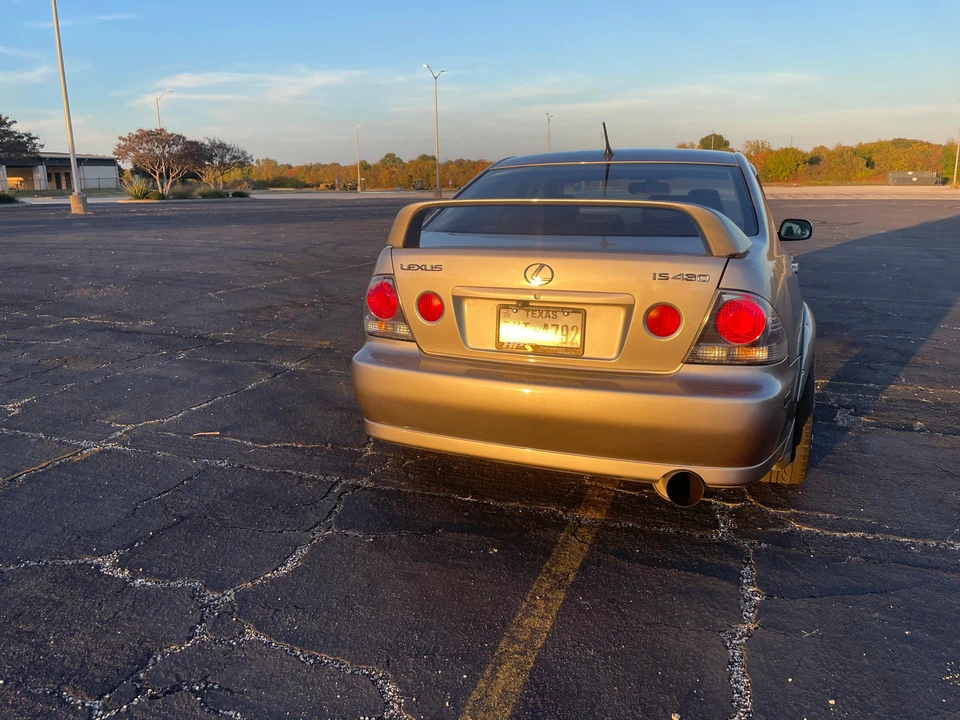 2003 Lexus IS 1st Gen - Image 15 of 31