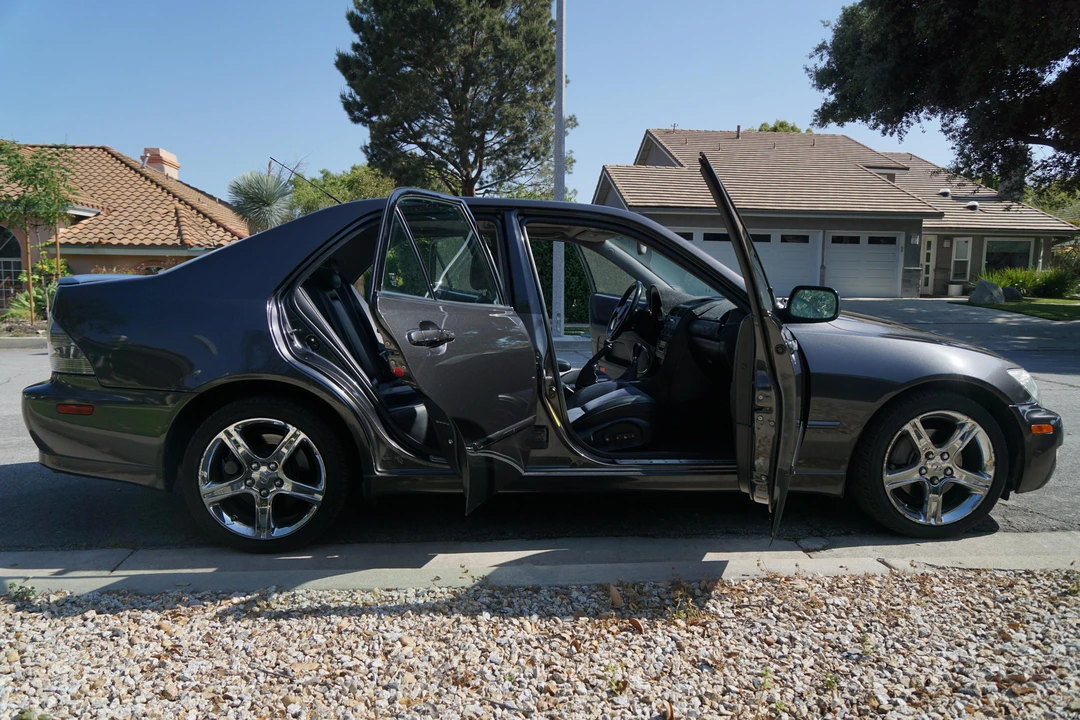 2003 Lexus IS 1st Gen - Image 21 of 31