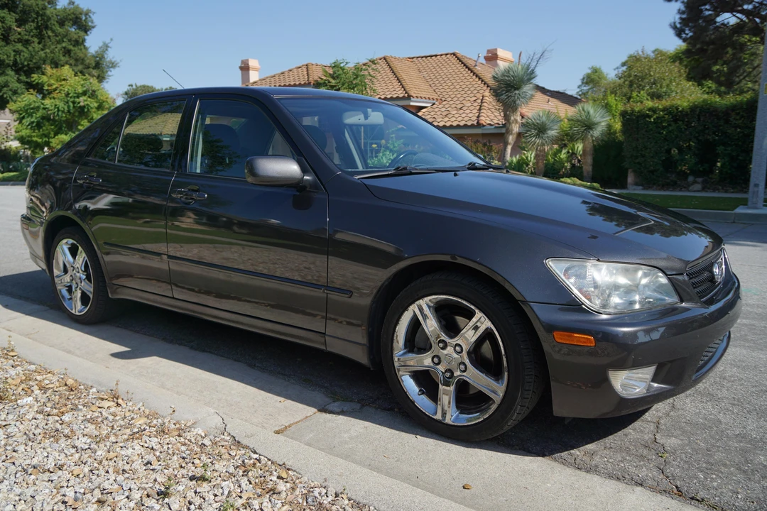 2003 Lexus IS 1st Gen - Image 11 of 31