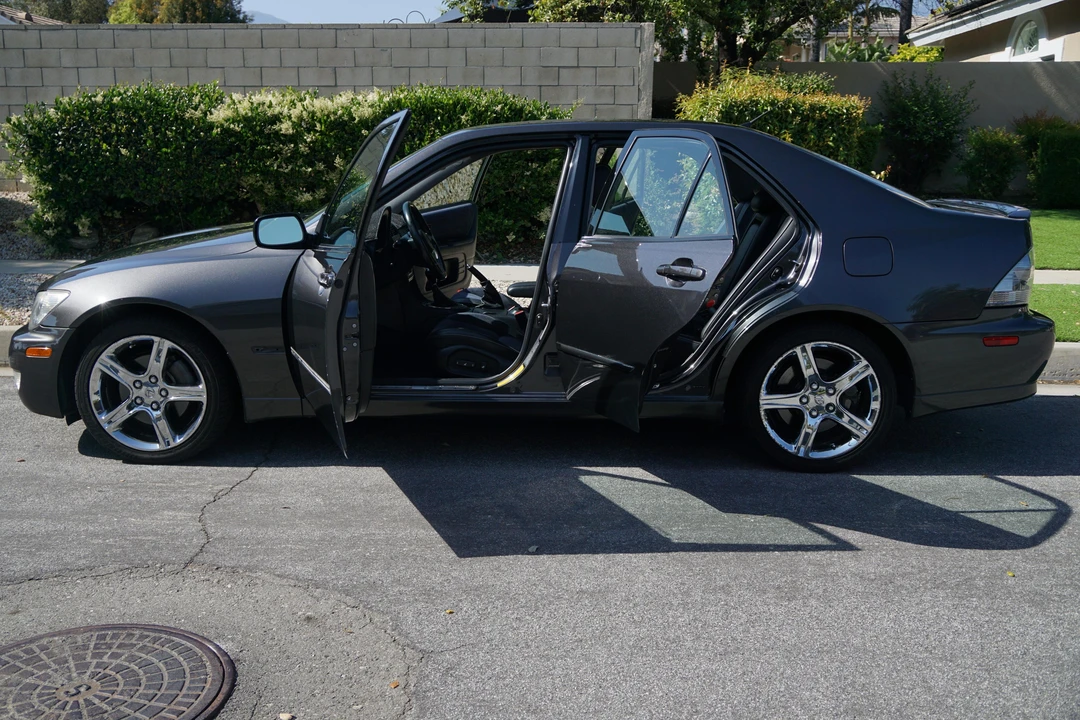 2003 Lexus IS 1st Gen - Image 15 of 31