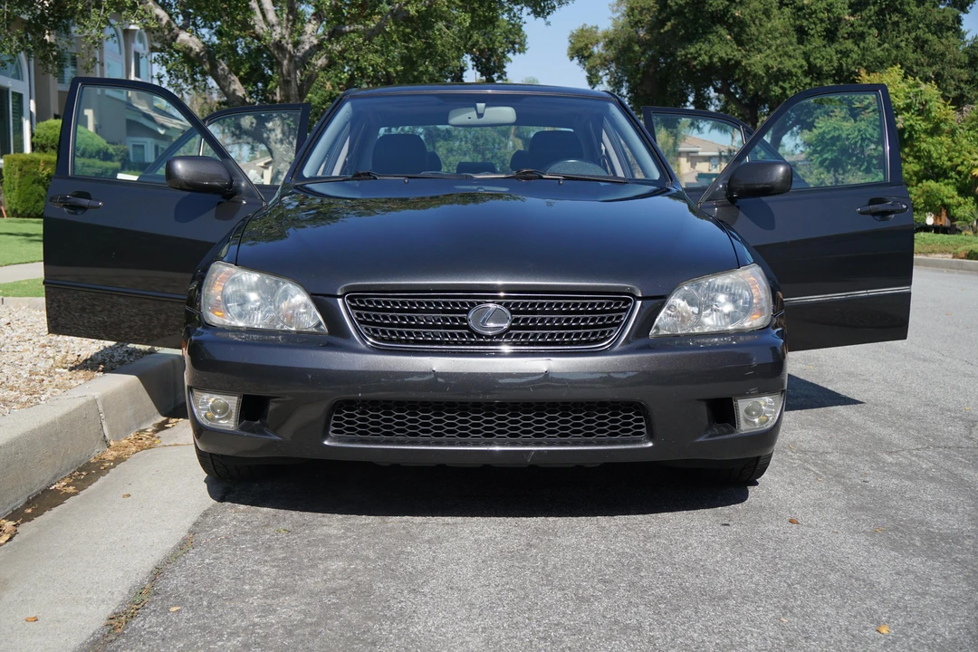 2003 Lexus IS 1st Gen - Image 13 of 31