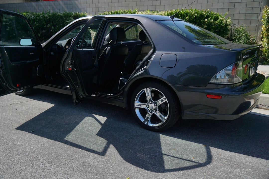 2003 Lexus IS 1st Gen - Image 17 of 31