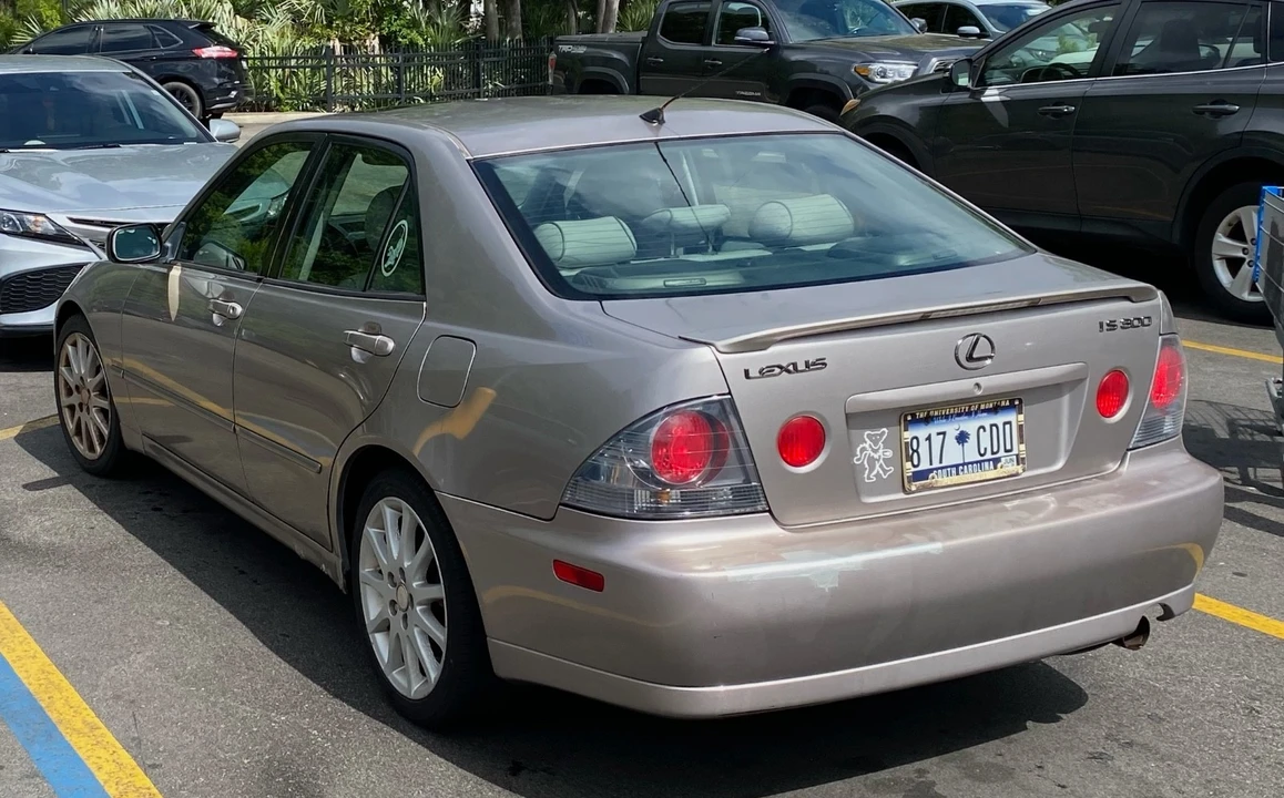 2003 Lexus IS 1st Gen - Image 5 of 14