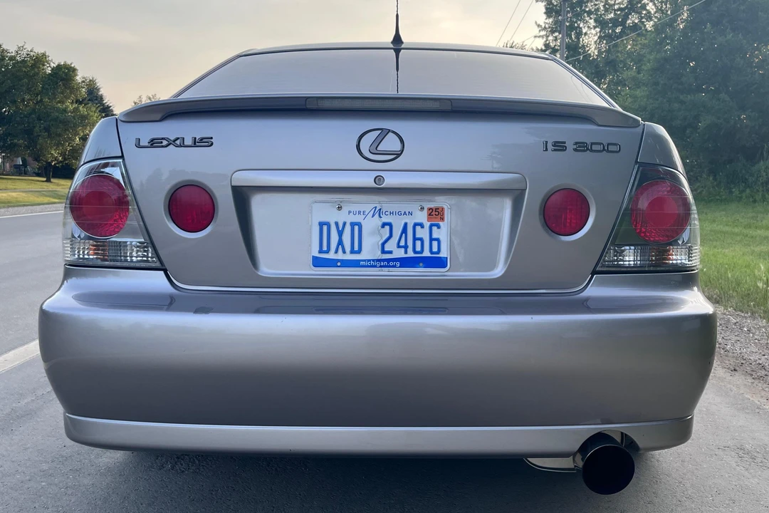 2003 Lexus IS 1st Gen - Image 5 of 30