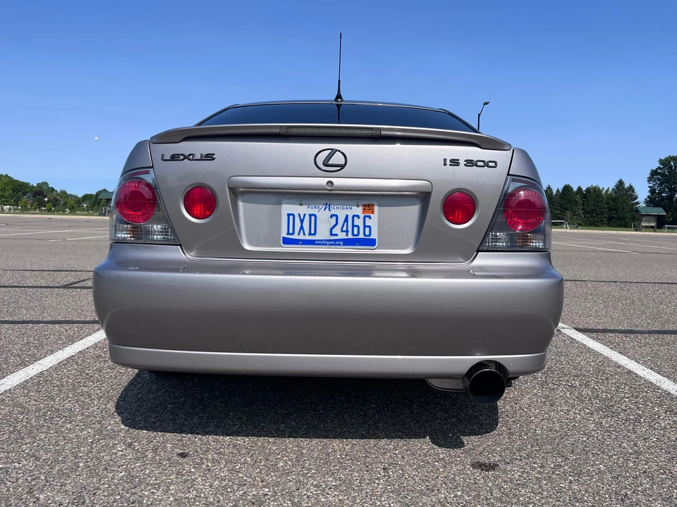 2003 Lexus IS 1st Gen - Image 18 of 30