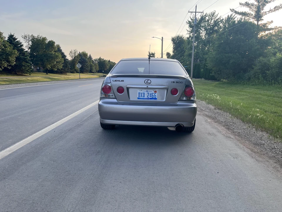 2003 Lexus IS 1st Gen - Image 16 of 30