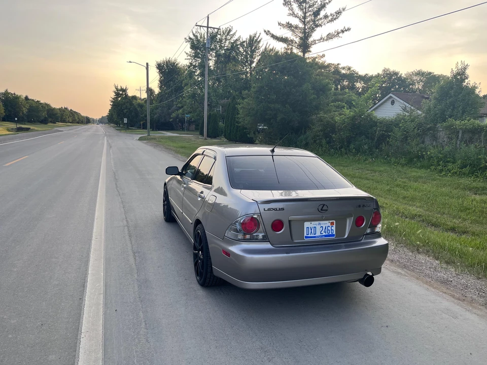 2003 Lexus IS 1st Gen - Image 15 of 30