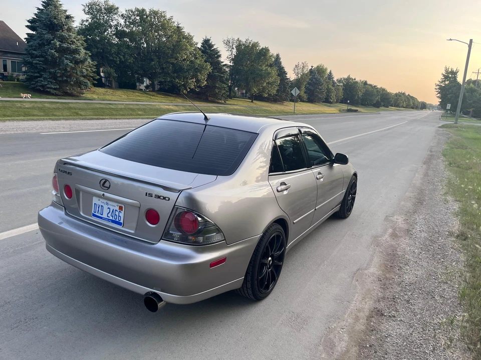 2003 Lexus IS 1st Gen - Image 19 of 30