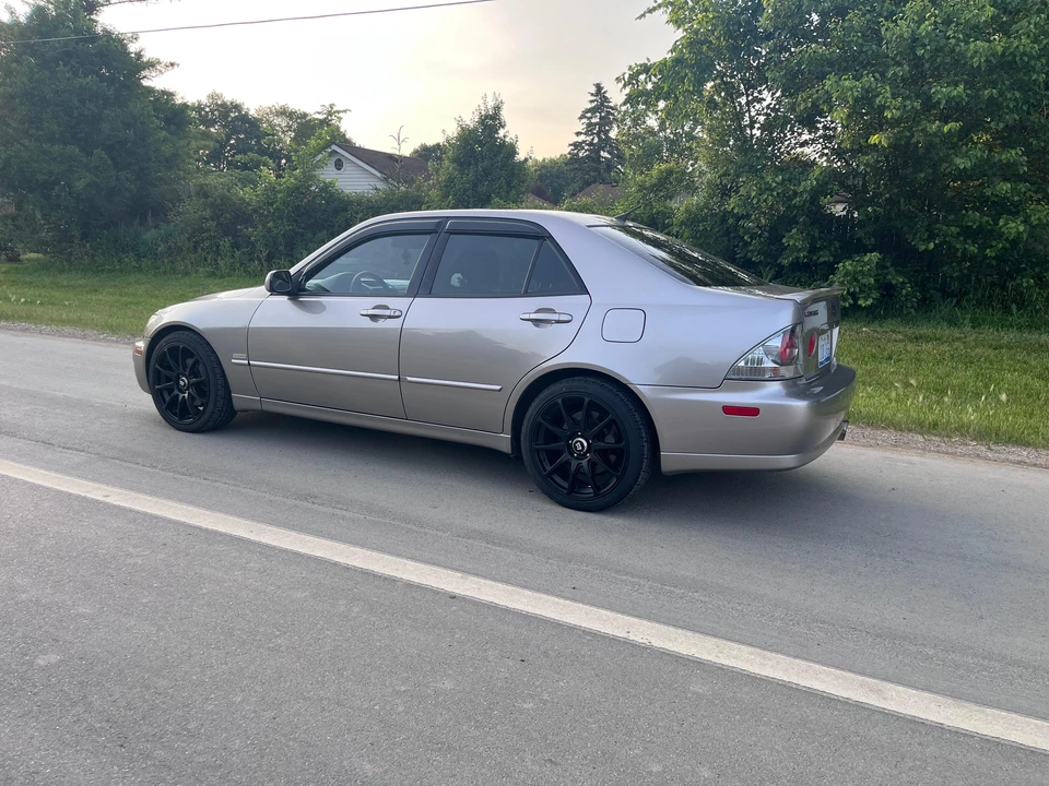 2003 Lexus IS 1st Gen - Image 11 of 30