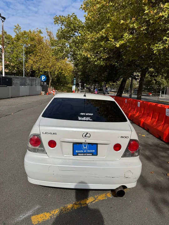 2003 Lexus IS 1st Gen - Image 4 of 12
