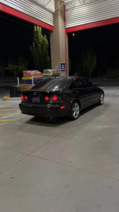 2003 Lexus IS 1st Gen - Image 4 of 6
