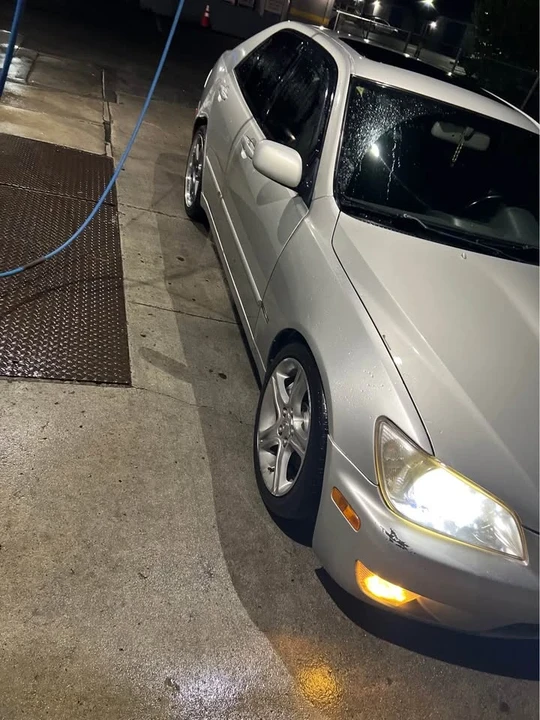 2003 Lexus IS 1st Gen - Image 4 of 5