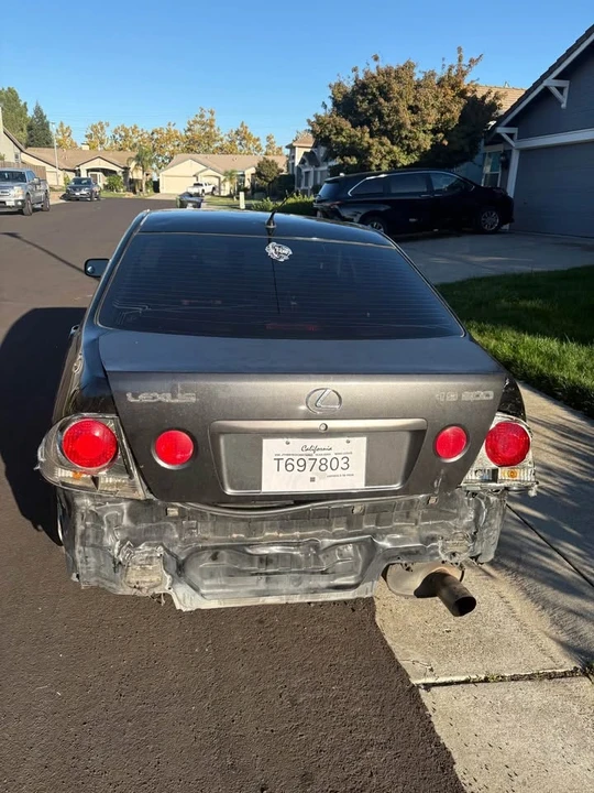 2003 Lexus IS 1st Gen - Image 2 of 4