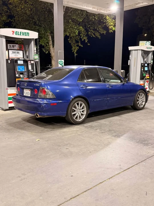 2003 Lexus IS 1st Gen - Image 2 of 4