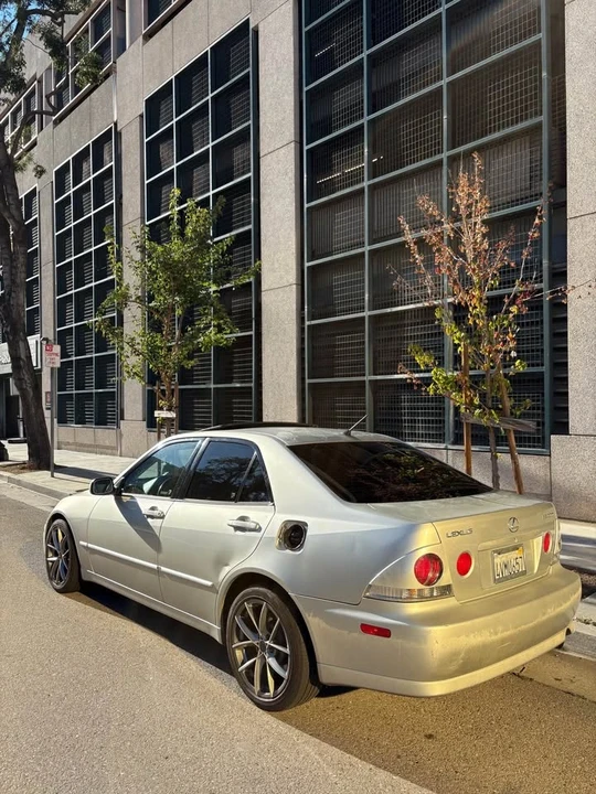 2003 Lexus IS 1st Gen - Image 5 of 10