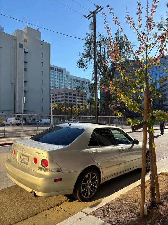 2003 Lexus IS 1st Gen - Image 2 of 10
