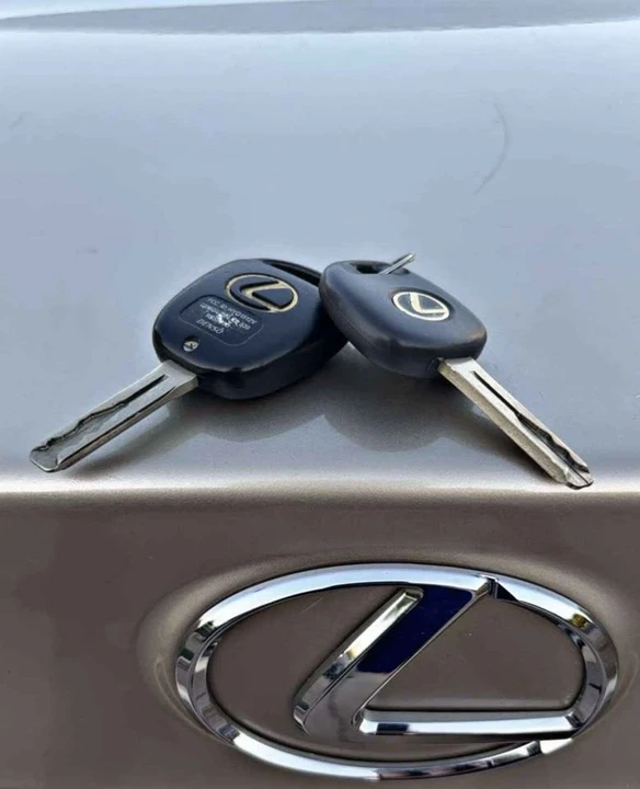 2003 Lexus IS 1st Gen - Image 12 of 17