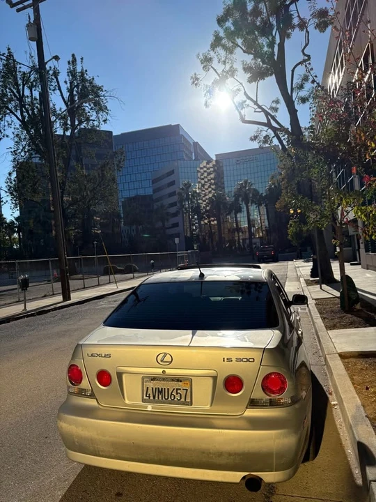 2003 Lexus IS 1st Gen - Image 5 of 10