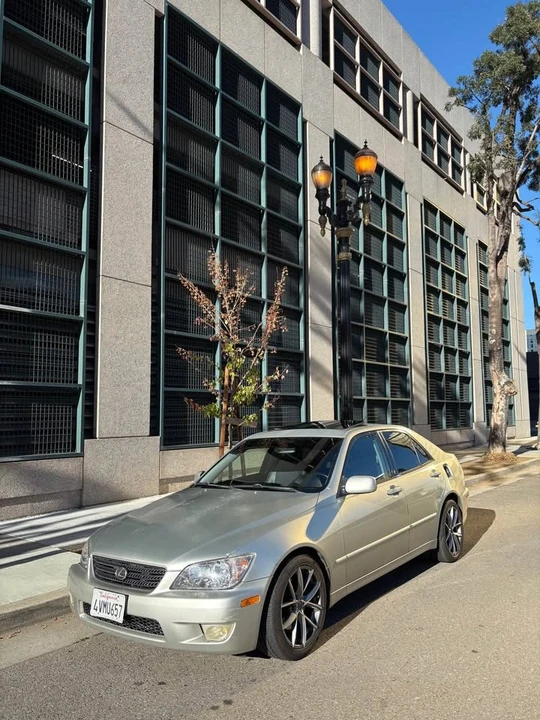 2003 Lexus IS 1st Gen - Image 4 of 10